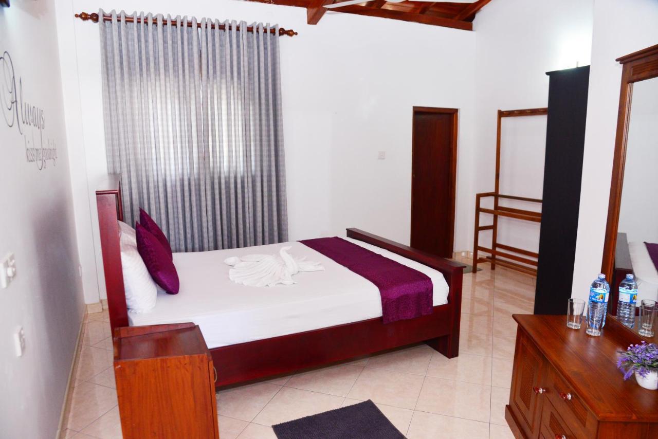Cinnamon Holiday Inn Hikkaduwa Kültér fotó